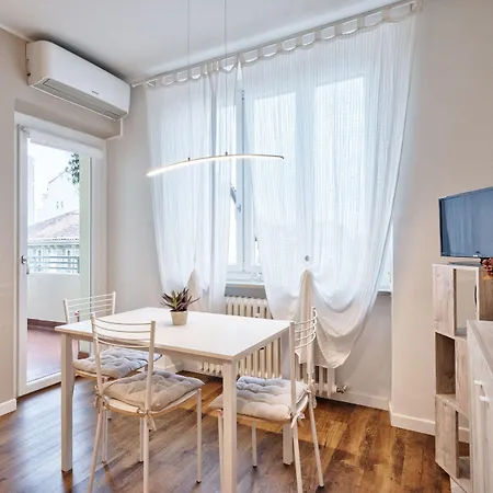 Borgo Dora Balcony Flat *