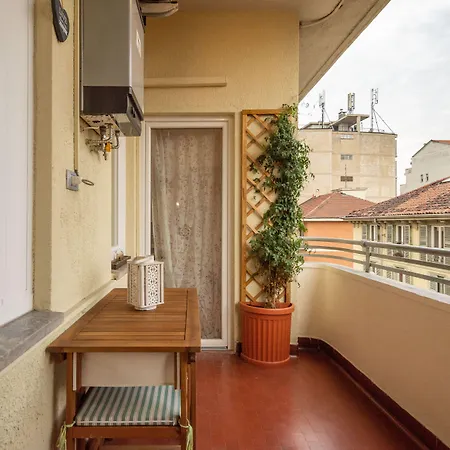 Borgo Dora Balcony Flat Turin