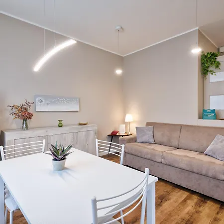 Borgo Dora Balcony Flat *