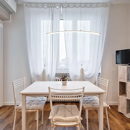 Apartment Borgo Dora Balcony Flat Turin