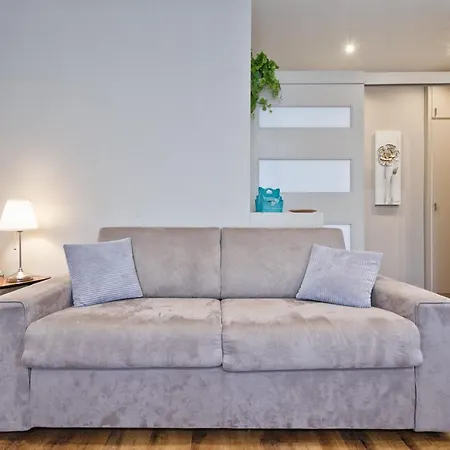 Borgo Dora Balcony Flat *