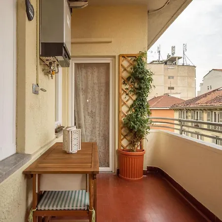 Borgo Dora Balcony Flat *